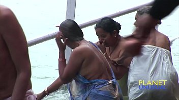 women bathing at mahakumbh Full-HD