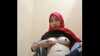 Hijab Colmek di toilet mall