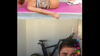 Anitta malhando de biquini em casa na live do Instagram com Rodrigo Ruiz MMA (2)