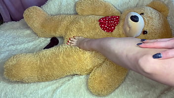 FUCKING A BEAR ON VIDEO AND MOANING, SOLO BRUNETTE